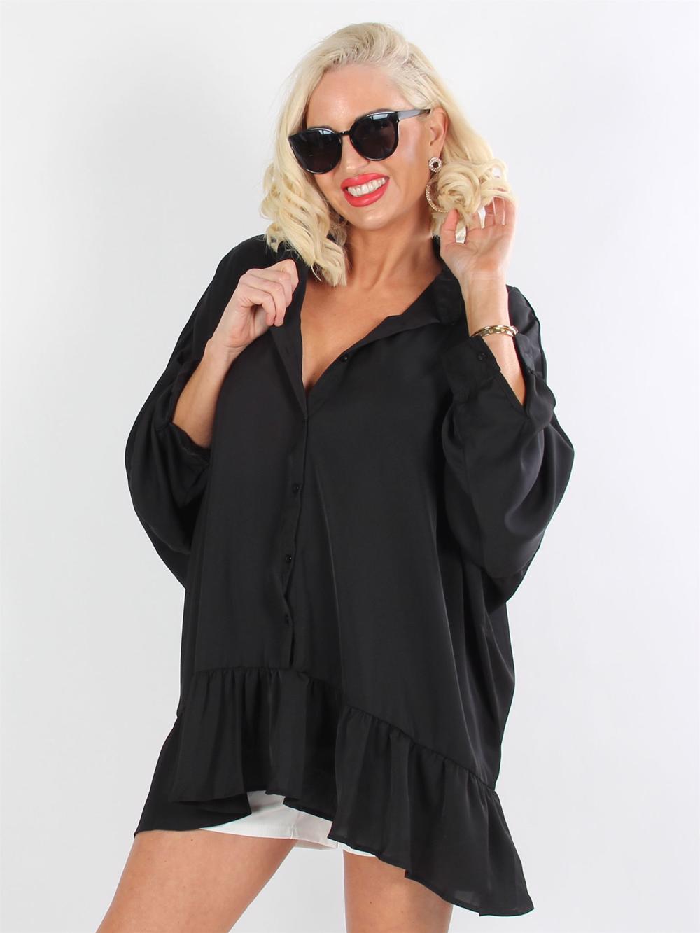 Loubna - Beige skjorta med volanger och fladdermusärmar